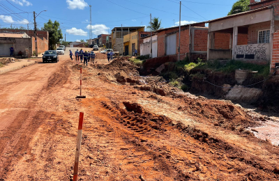 Obras de pavimentação da Rivadavia avançam para conclusão
